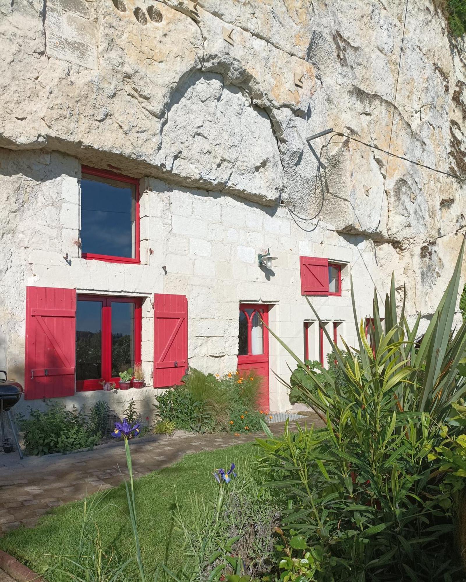 Gite Des Perreyeurs - Maison Troglodyte Avec Vue Sur Loire Montsoreau Exterior foto